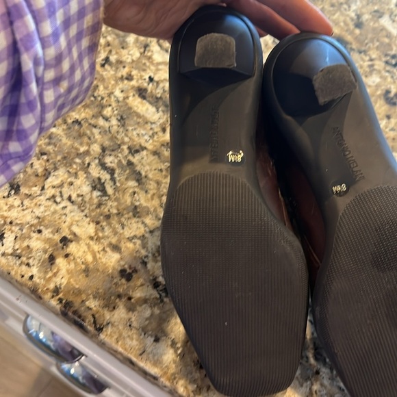 ANTONIO MELANI 100% leather brown booties women’s 8.5. Square toe w/ kitten heel - Picture 9 of 11